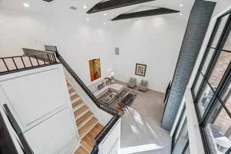 10 S Briar Hollow Lane 53 Houston TX 77027