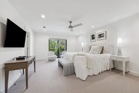 10 S Briar Hollow Lane 53 Houston TX 77027