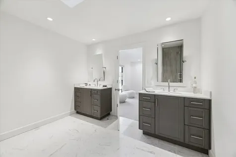 10 S Briar Hollow Lane 53 Houston TX 77027