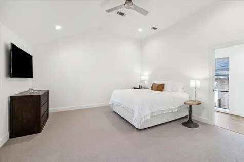 10 S Briar Hollow Lane 53 Houston TX 77027