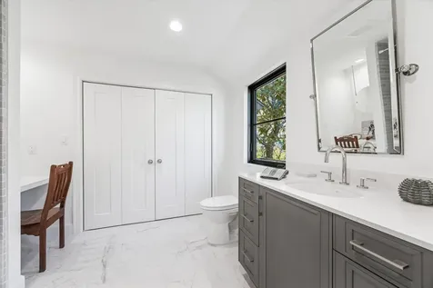 10 S Briar Hollow Lane 53 Houston TX 77027