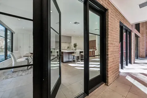 10 S Briar Hollow Lane 53 Houston TX 77027