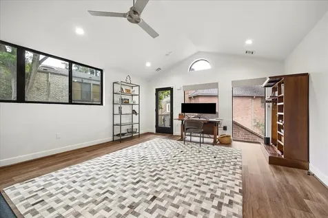 10 S Briar Hollow Lane 53 Houston TX 77027