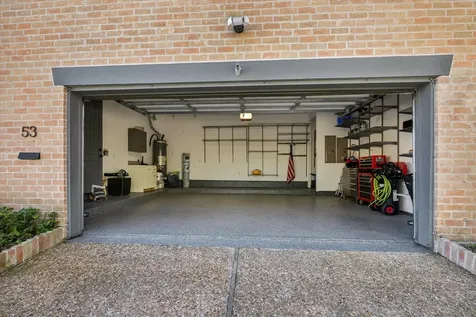 10 S Briar Hollow Lane 53 Houston TX 77027