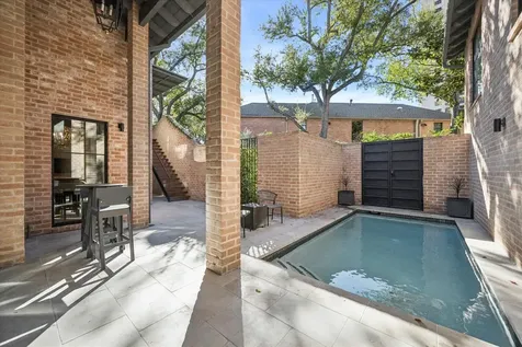 10 S Briar Hollow Lane 53 Houston TX 77027