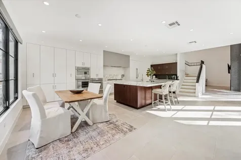 10 S Briar Hollow Lane 53 Houston TX 77027