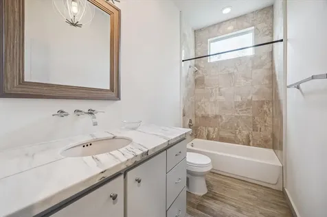 1562 Cheshire Lane Houston TX 77018