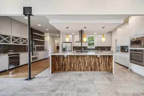 1562 Cheshire Lane Houston TX 77018