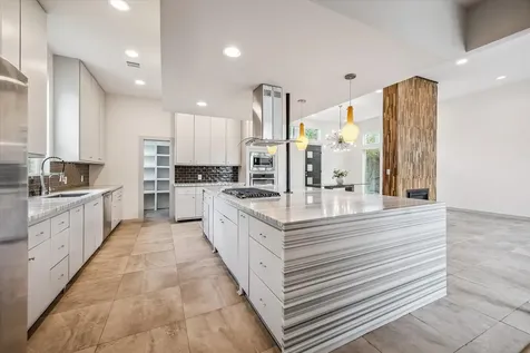 1562 Cheshire Lane Houston TX 77018