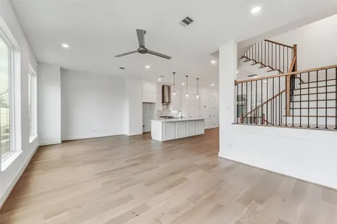 806 Fisher Street E Houston TX 77018