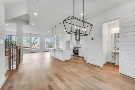 806 Fisher Street E Houston TX 77018