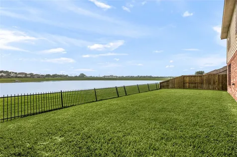 2303 Crescent Water Rosenberg TX 77471