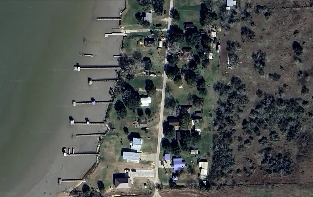 62 Trout Street Palacios TX 77465