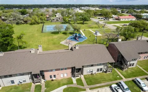 418 Garland Drive 206 Lake Jackson TX 77566