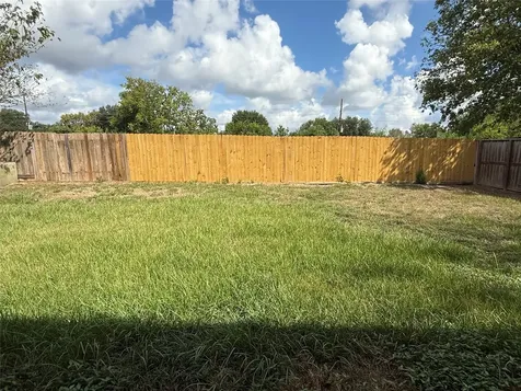 2114 W Greens Road Houston TX 77067
