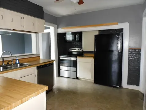 405 13th Avenue N Texas City TX 77590