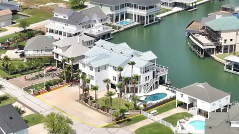 1614 Castaway Street Tiki Island TX 77554