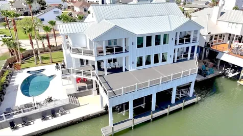 1614 Castaway Street Tiki Island TX 77554