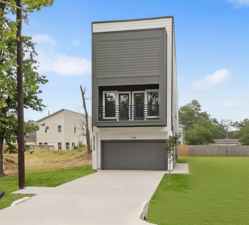 7709 Willow Street Houston TX 77088