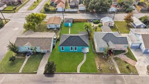 4907 Alamo Drive Galveston TX 77551