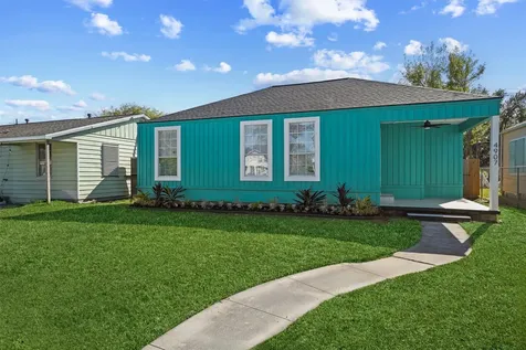 4907 Alamo Drive Galveston TX 77551