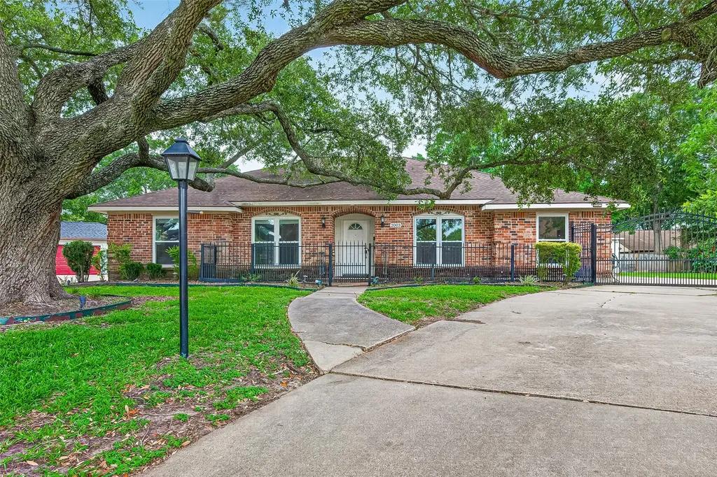 2003 Point Clear Court Missouri City TX 77459