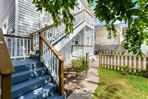 811 10th Street Galveston TX 77550