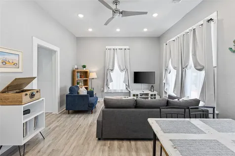 811 10th Street Galveston TX 77550