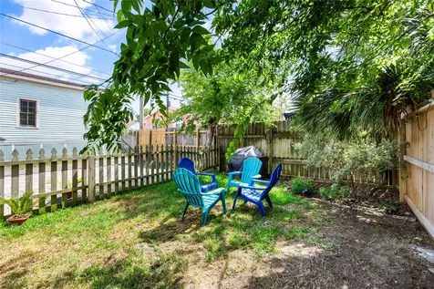 811 10th Street Galveston TX 77550