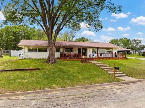 305 N Harvey Street Caldwell TX 77836