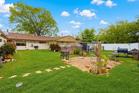 305 N Harvey Street Caldwell TX 77836