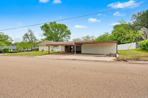 305 N Harvey Street Caldwell TX 77836