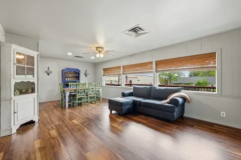 305 N Harvey Street Caldwell TX 77836