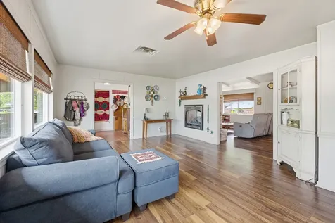 305 N Harvey Street Caldwell TX 77836