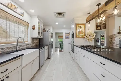 305 N Harvey Street Caldwell TX 77836