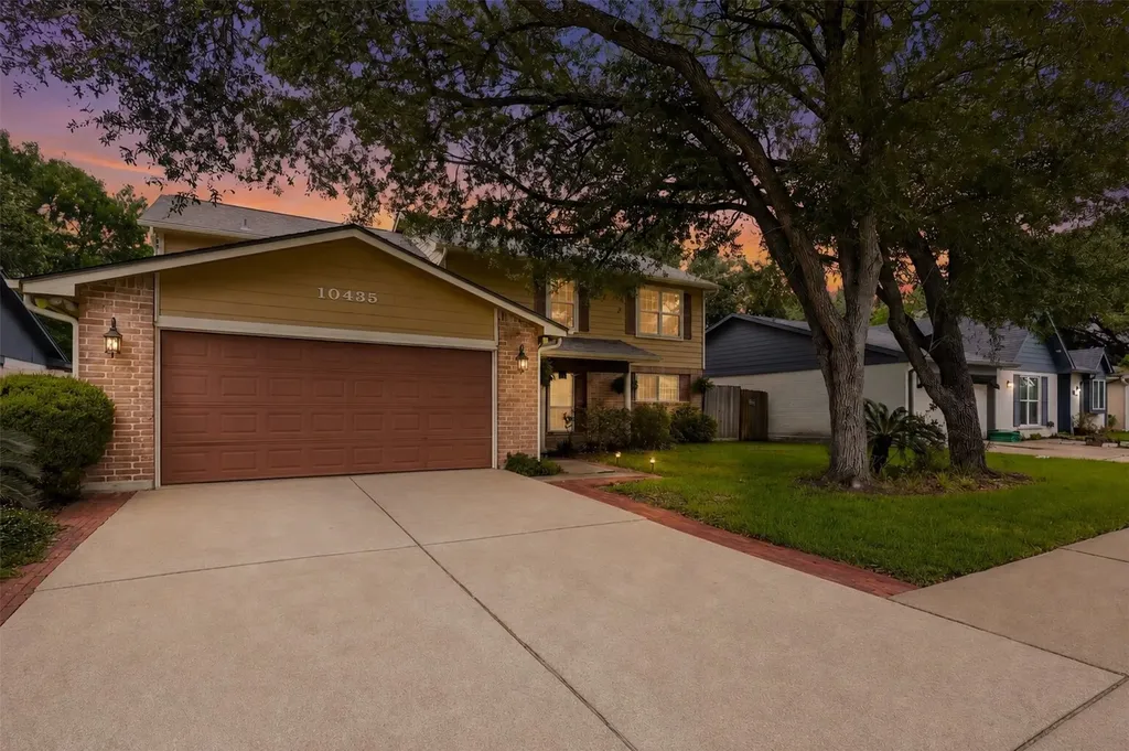 10435 Long River Drive Sugar Land TX 77498