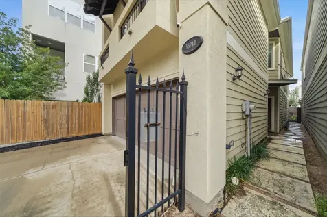 5524 Larkin Street B Houston TX 77007