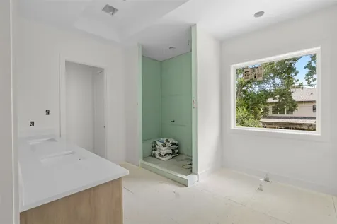 1815 Nina Lee Lane Houston TX 77018