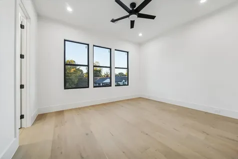 614 Eleanor Street Houston TX 77009