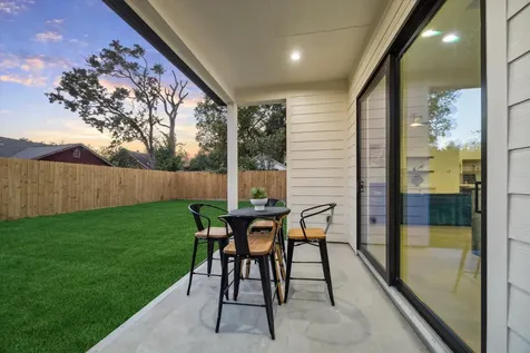 614 Eleanor Street Houston TX 77009