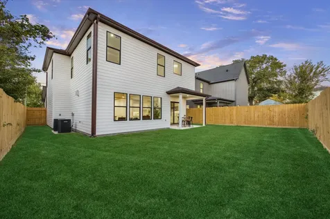 614 Eleanor Street Houston TX 77009
