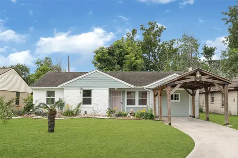 5714 Peacock Street Houston TX 77033