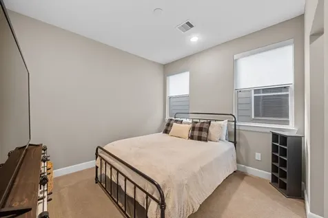 959 W 17th Street Houston TX 77008