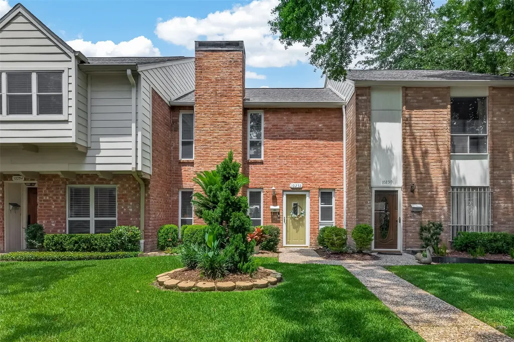 10252 Longmont Drive 45/4 Houston TX 77042
