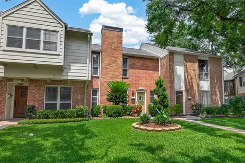 10252 Longmont Drive 45/4 Houston TX 77042