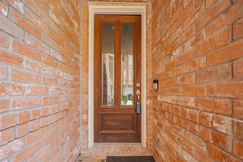24 Versante Court Houston TX 77070