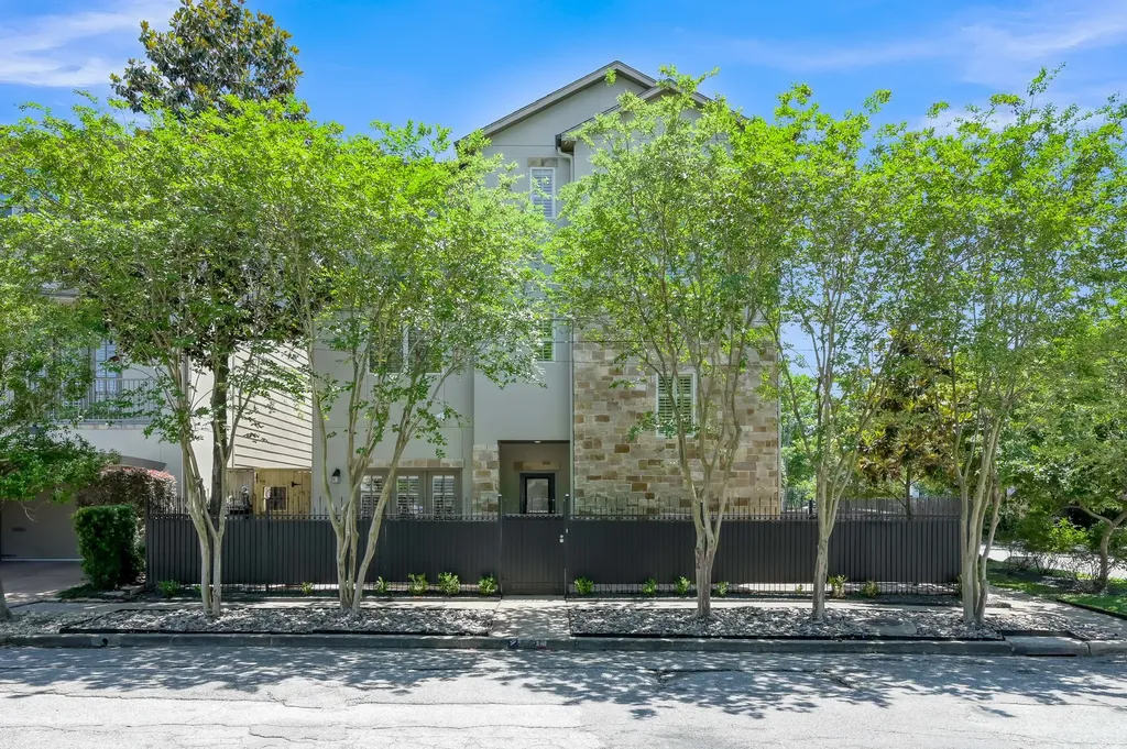 2101 Elmen Street Houston TX 77019