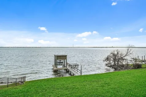 138 N Burnett Drive Baytown TX 77520