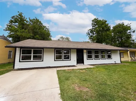 5935 Southseas Street Houston TX 77033