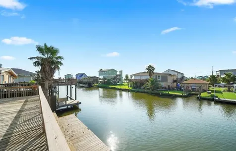 109 Bayou Vista Drive Hitchcock TX 77563